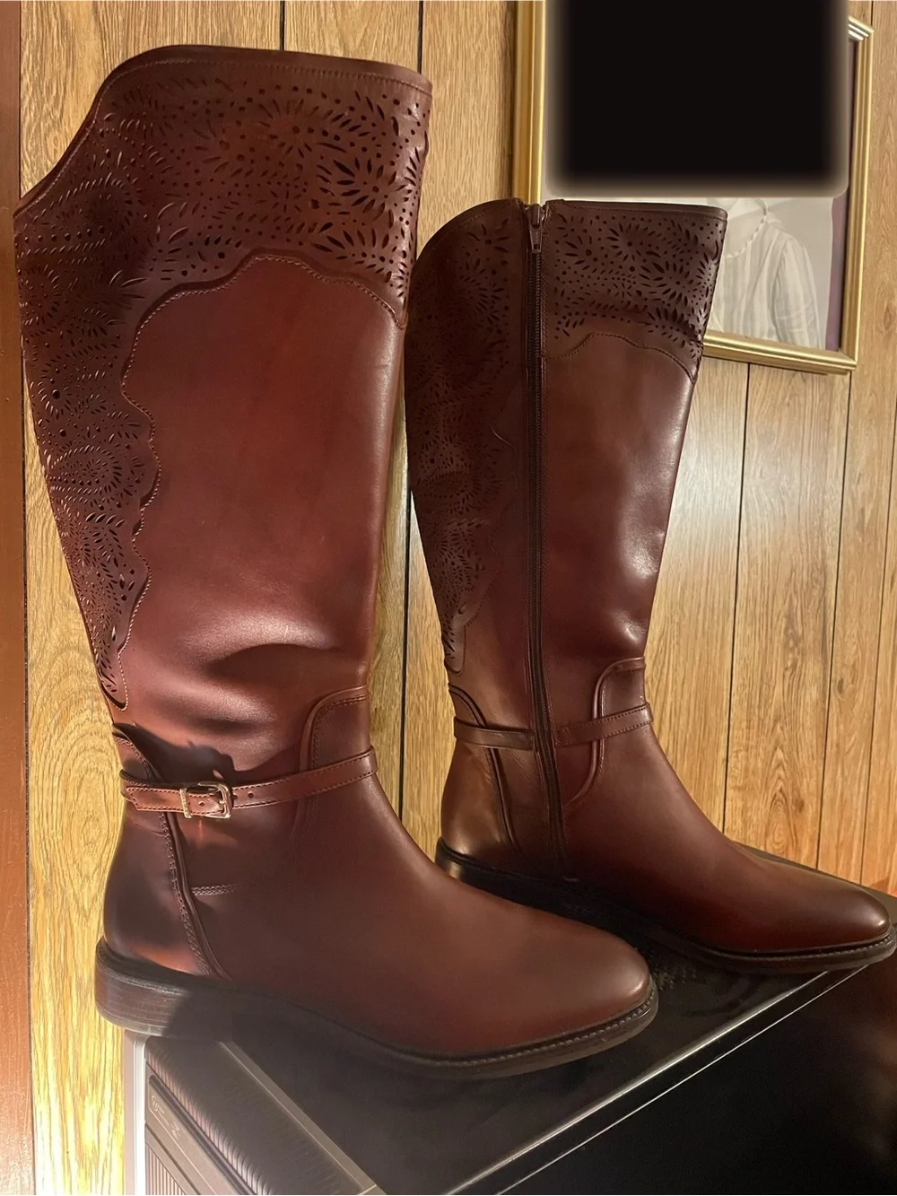 Women's Tall lace pattern Boots - Brown